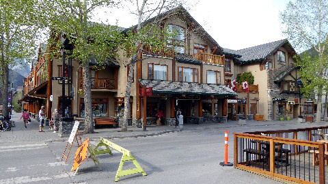 7-Hotel Brewsters Mountain Inn Banff-1-1