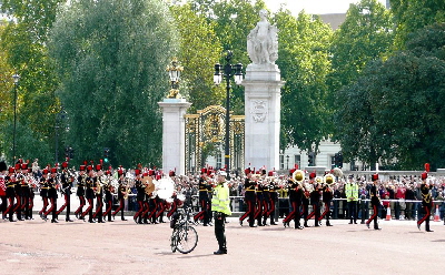 k-London 2007 - Buckingham Palast Wachabloesung (3)