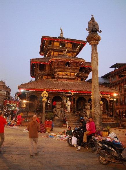 k-Napal - Stadtspaziergang Bhaktapur am Abend (12)
