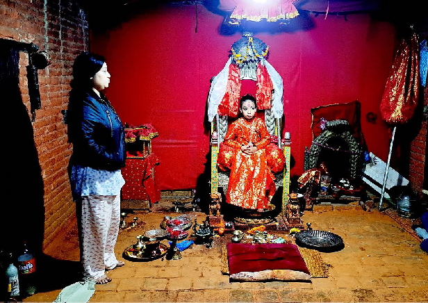 k-Nepal - Kathmandu Besichuch bei einer Heiligen (2)