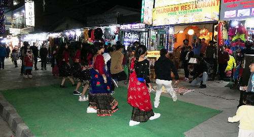 k-Nepal - Pokhara am Abend
