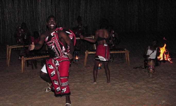 k-Sdafrika 2004 - Krger NP -Afrikanischer Abend am Lagerfeuer (1)