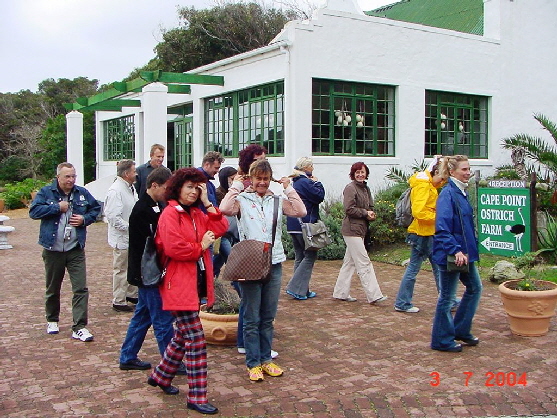 k-Sdafrika 2004 - Tag 2 Besichtigung Straussenfarm (2)