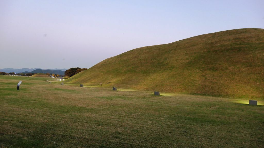 k-Gyeongju - Fahrrad Tour - knigliche Grabhgel 1
