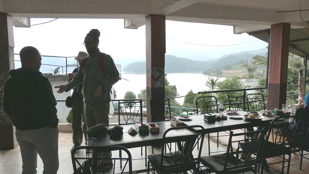 k-Nepal - Ausflug und Wanderung zum Begnassee - Mittagspause (1)