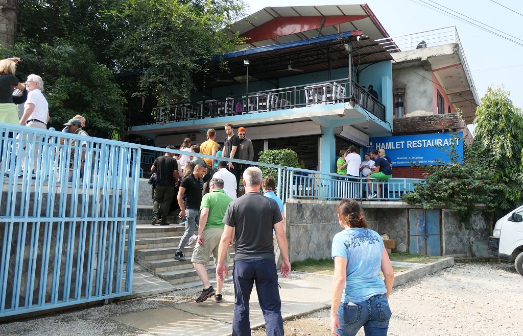 k-Nepal - Fahrt zum Chitwan NP Mittagspause