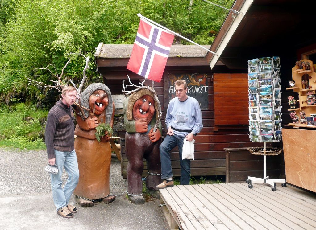 k-Norwegen 2008 - Fahrt nach nderness Steilwand Trollveggen (1)