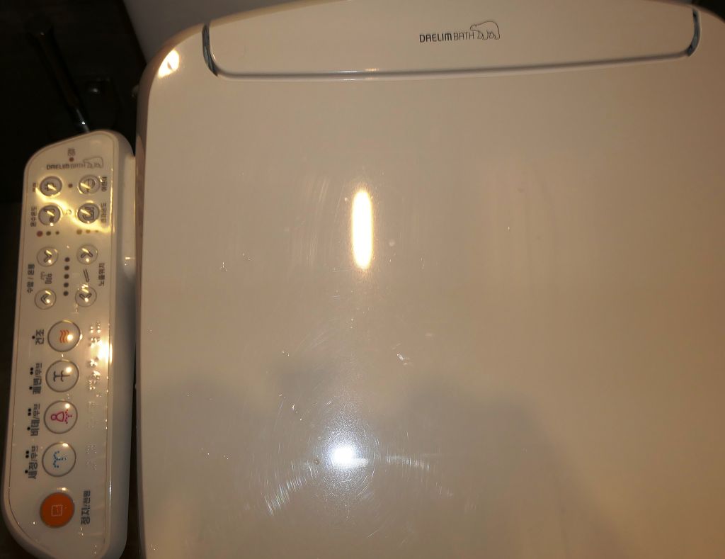 k-Sdkorea - High Tech auf der Toilette 1