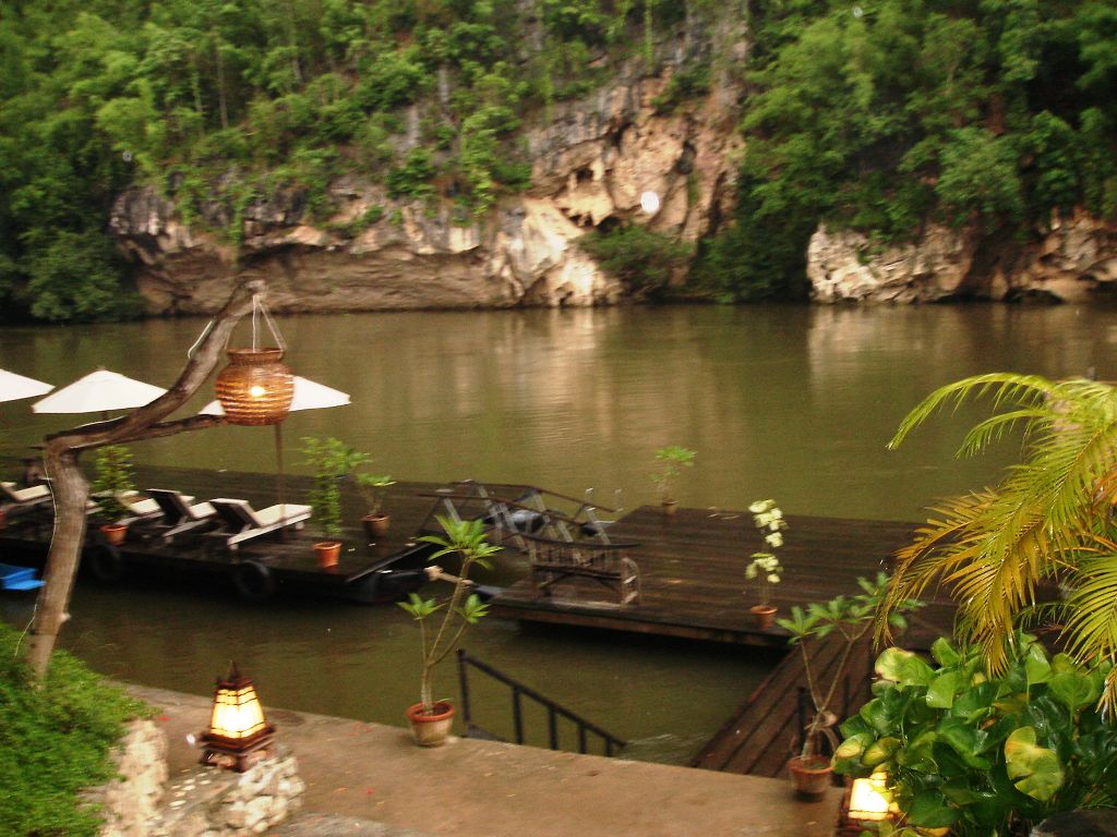 k-Thailand 2006 - Fahrt mit Boot zum Dschungelhotel  Resotel River Kwai (26)