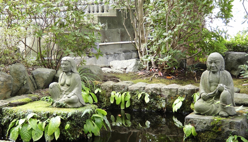 Kamakura - auf dem Weg zur Hasarera Tempelanlage (6)