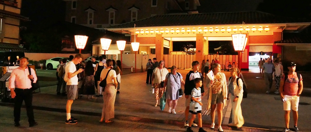 k-Spaziergang zum Geicha-Viertel in Kyoto am Abend (1)